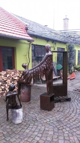 Výroba a instalace soch od kováře Víti Bobčíka do duchovně-relaxačního areálu - 21.12.2015