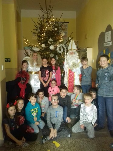 Návštěva Mikuláše s družinou v ZŠ Podolí - 05.12.2019