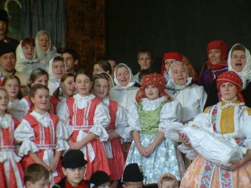 Přehlídka krojů, zvyků a tradic v Podolí - 6.3.2004