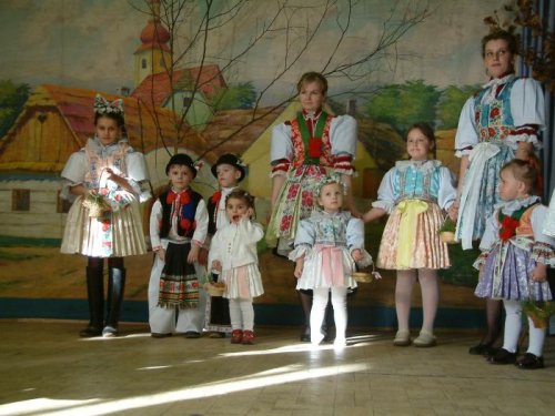 Přehlídka krojů, zvyků a tradic v Podolí - 6.3.2004