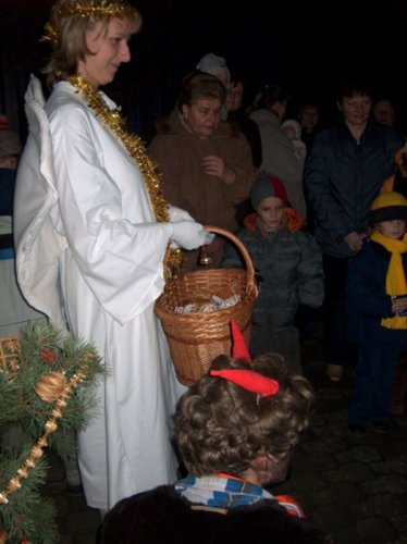 Vánoční zpívání před Obecním úřadem - 3.12.2004