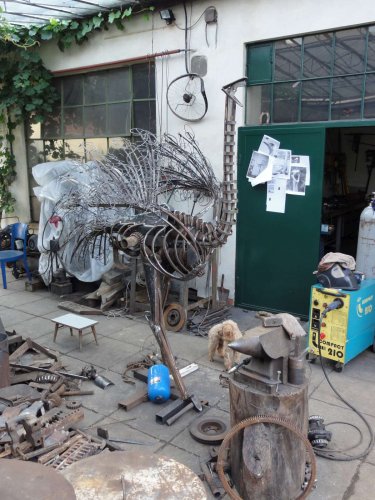 V podolské Čertově kovárně vznikl Pštros dvouprstý pro KOVOZOO - 16.8.2011