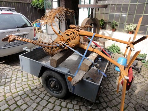 V podolské Čertově kovárně vznikl Pštros dvouprstý pro KOVOZOO - 16.8.2011