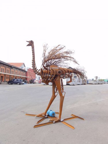 V podolské Čertově kovárně vznikl Pštros dvouprstý pro KOVOZOO - 16.8.2011