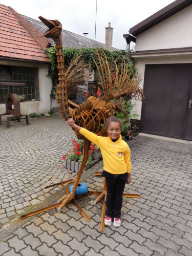 V podolské Čertově kovárně vznikl Pštros dvouprstý pro KOVOZOO - 16.8.2011