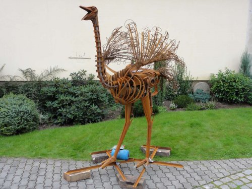 V podolské Čertově kovárně vznikl Pštros dvouprstý pro KOVOZOO - 16.8.2011