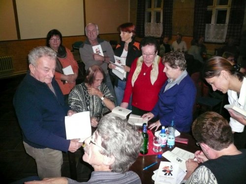 Beseda s autogramiádou - Slovník nářečí Mikroregionu Dolní Poolšaví - 11.11.2011