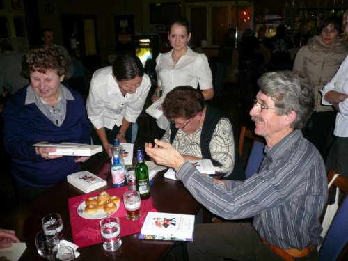 Beseda s autogramiádou - Slovník nářečí Mikroregionu Dolní Poolšaví - 11.11.2011