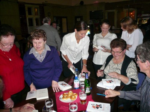 Beseda s autogramiádou - Slovník nářečí Mikroregionu Dolní Poolšaví - 11.11.2011