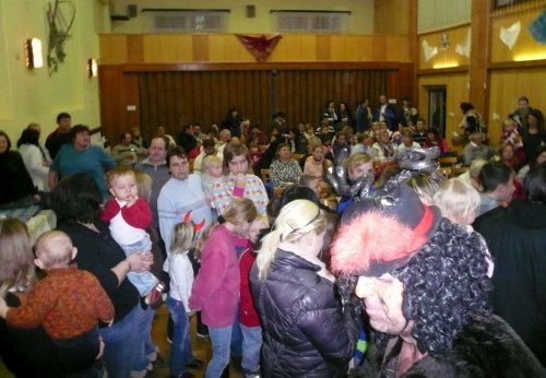 Mikulášské zpívání u stromečku - 3.12.2011