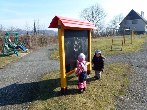 Nové herní prvky na dětském hřišti na Záhumní - 10.3.2012