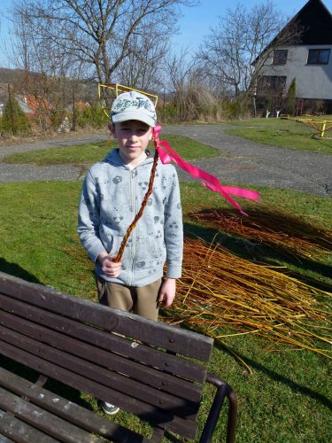 Pletení velikonočních pomlázek - 25.3.2012