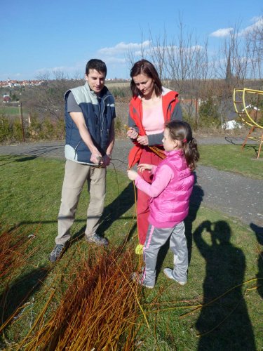 Pletení velikonočních pomlázek - 25.3.2012