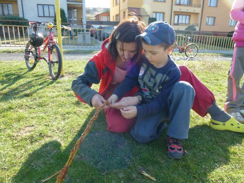 Pletení velikonočních pomlázek - 25.3.2012