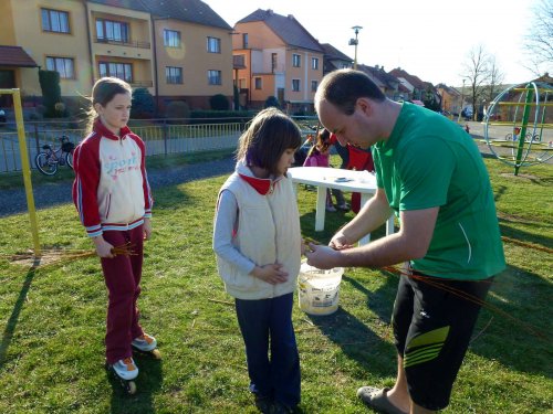Pletení velikonočních pomlázek - 25.3.2012