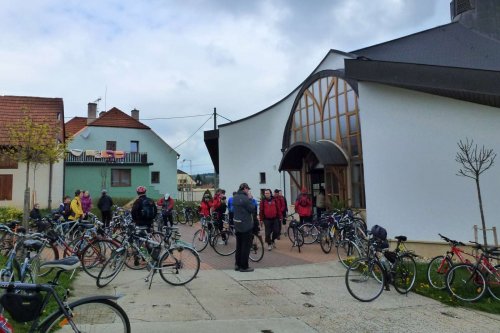 Na kole vinohrady - zastávka v Podolí - 21.4.2012