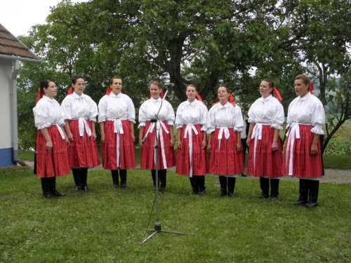 Podolské Frišky na Hodovém zpívání ve Vlčnově - 21.7.2012