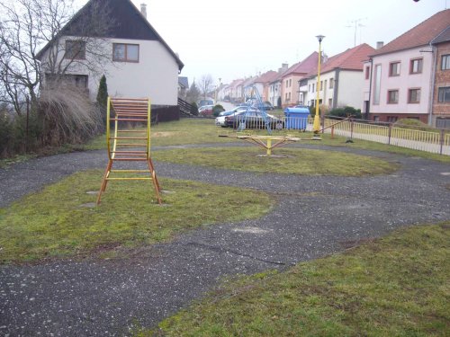 Stavba hřiště na Záhumní - 10.4.2013