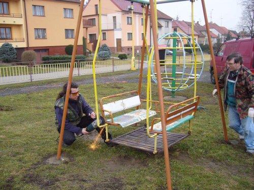 Stavba hřiště na Záhumní - 10.4.2013