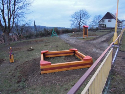 Stavba hřiště na Záhumní - 10.4.2013