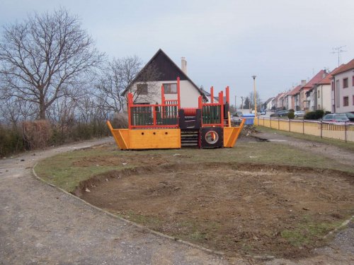 Stavba hřiště na Záhumní - 10.4.2013