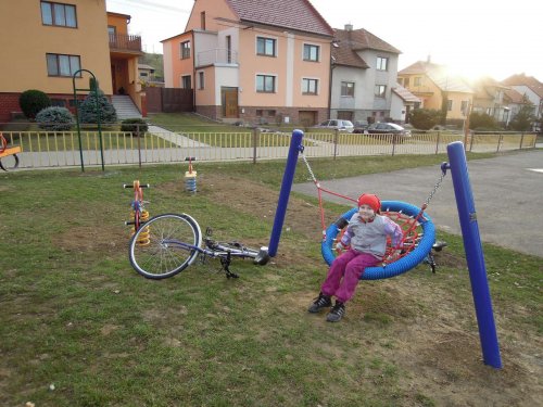 Nové hřiště na Záhumní - 11.4.2013