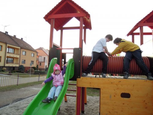 Nové hřiště na Záhumní - 11.4.2013