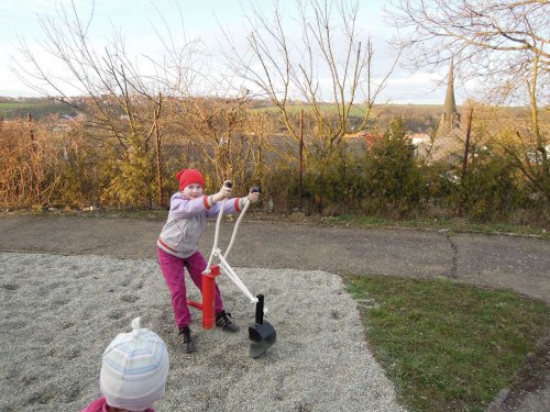 Nové hřiště na Záhumní - 11.4.2013