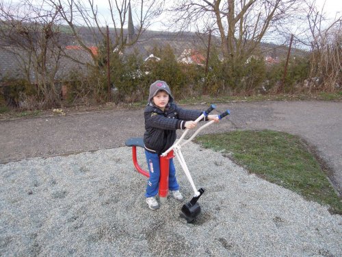 Nové hřiště na Záhumní - 11.4.2013