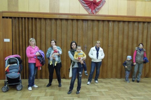 Nácvik tanečků dětí na hody - 11.10.2013