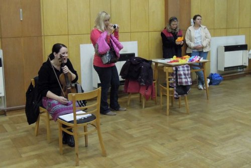 Nácvik tanečků dětí na hody - 11.10.2013