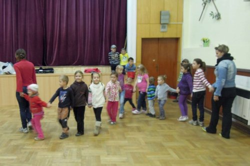 Nácvik tanečků dětí na hody - 11.10.2013