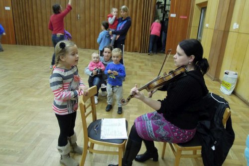 Nácvik tanečků dětí na hody - 11.10.2013