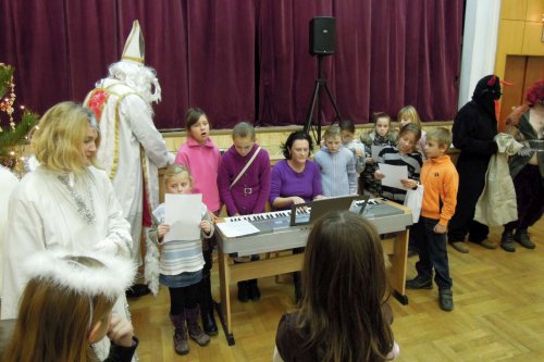 Mikulášské zpívání u stromečku - 6.12.2013