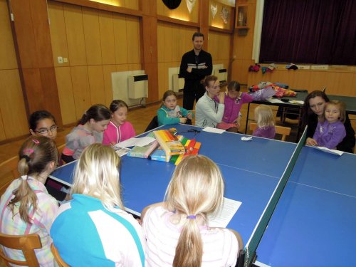 Přípravy na Královničky aneb Nosení létečka v Podolí - 27.3.2014