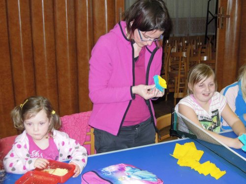 Přípravy na Královničky aneb Nosení létečka v Podolí - 27.3.2014