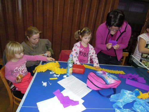 Přípravy na Královničky aneb Nosení létečka v Podolí - 27.3.2014