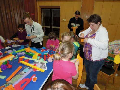 Přípravy na Královničky aneb Nosení létečka v Podolí - 27.3.2014