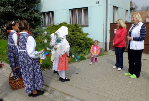 Královničky aneb Nosení létečka v Podolí - 6.4.2014