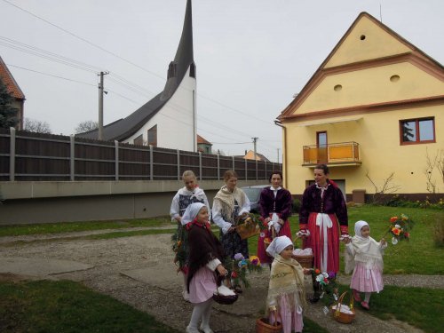 Královničky aneb Nosení létečka v Podolí - 6.4.2014