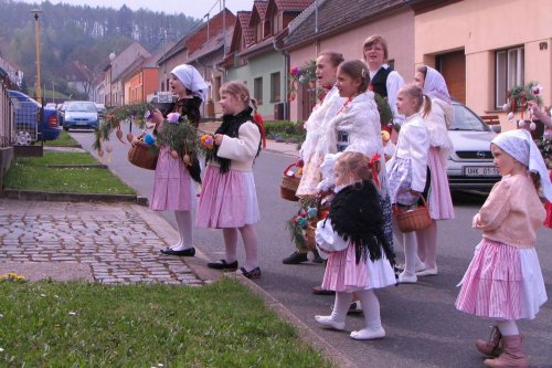 Královničky aneb Nosení létečka v Podolí - 6.4.2014