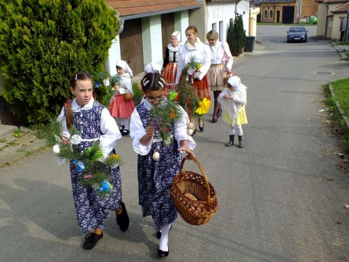 Královničky aneb Nosení létečka v Podolí - 6.4.2014
