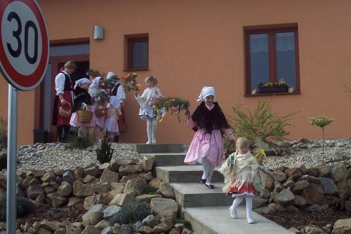 Královničky aneb Nosení létečka v Podolí - 6.4.2014