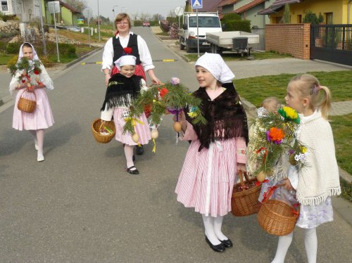 Královničky aneb Nosení létečka v Podolí - 6.4.2014