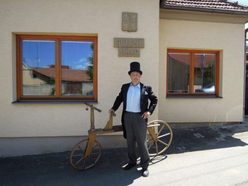 Peleton Na kole dětem s Josefem Zimovčákem se zastavil i v Podolí - 6.6.2014