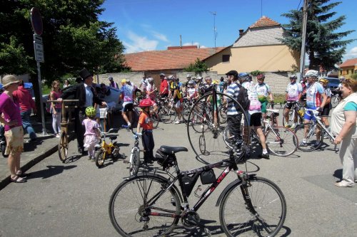 Peleton Na kole dětem s Josefem Zimovčákem se zastavil i v Podolí - 6.6.2014