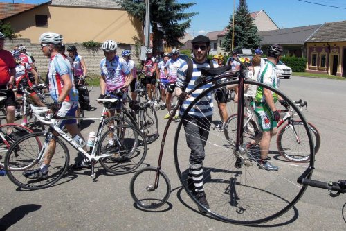 Peleton Na kole dětem s Josefem Zimovčákem se zastavil i v Podolí - 6.6.2014