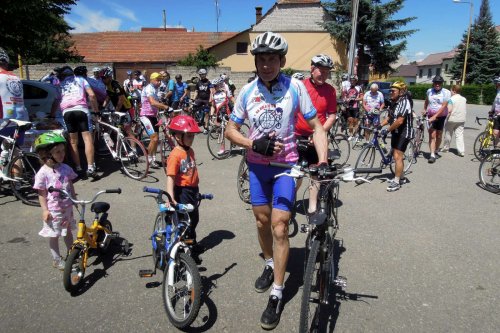 Peleton Na kole dětem s Josefem Zimovčákem se zastavil i v Podolí - 6.6.2014
