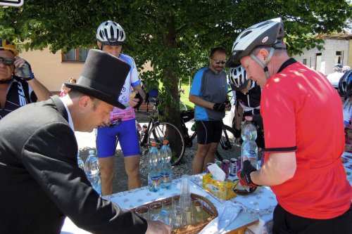 Peleton Na kole dětem s Josefem Zimovčákem se zastavil i v Podolí - 6.6.2014