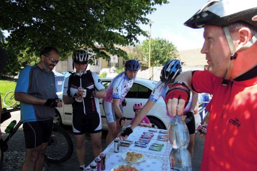 Peleton Na kole dětem s Josefem Zimovčákem se zastavil i v Podolí - 6.6.2014